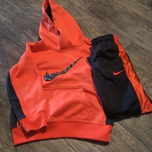 4t Nike hoodie and pant set
